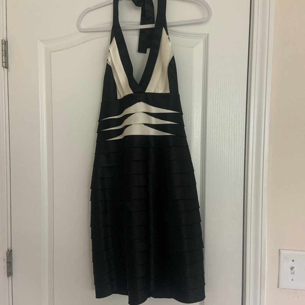 NWOT BCBG Maxazria 4 Black and White Halter Dress